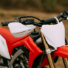 Bescherm je handen en stuur met de juiste handkappen voor je crossmotor. Ontdek de beste modellen, montagemethodes en tips op mxprostore.nl!