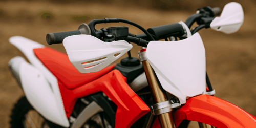 Bescherm je handen en stuur met de juiste handkappen voor je crossmotor. Ontdek de beste modellen, montagemethodes en tips op mxprostore.nl!